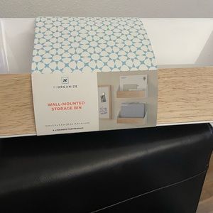 RIORGANIZE, wall-mounted storage.